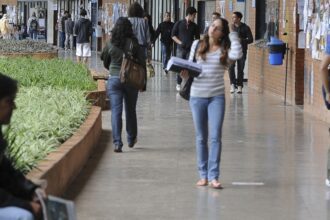 estudantes-de-licenciatura-podem-se-cadastrar-para-concorrer-a-bolsas