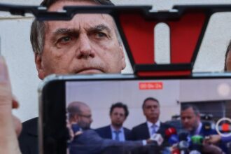 pgr-denuncia-bolsonaro-e-mais-33-por-tentativa-de-golpe-de-estado