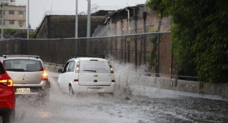 Chuvas matam seis pessoas no Recife e duas em Maceió