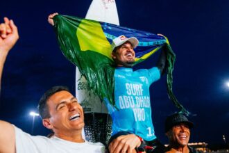 italo-ferreira-vence-etapa-de-abu-dhabi-e-assume-lideranca-da-wsl